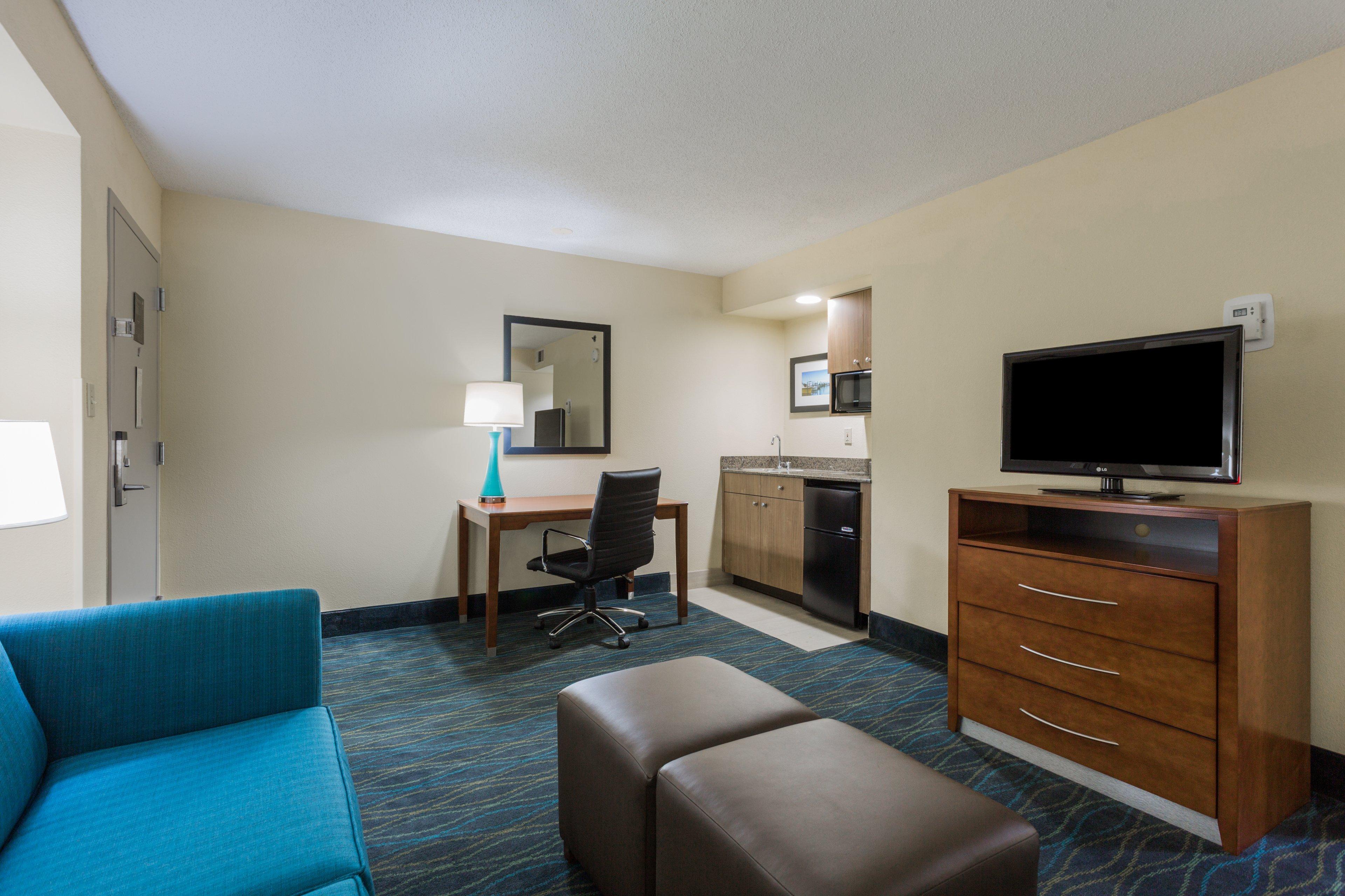 Holiday Inn Express & Suites Wilmington-University Center By Ihg Экстерьер фото