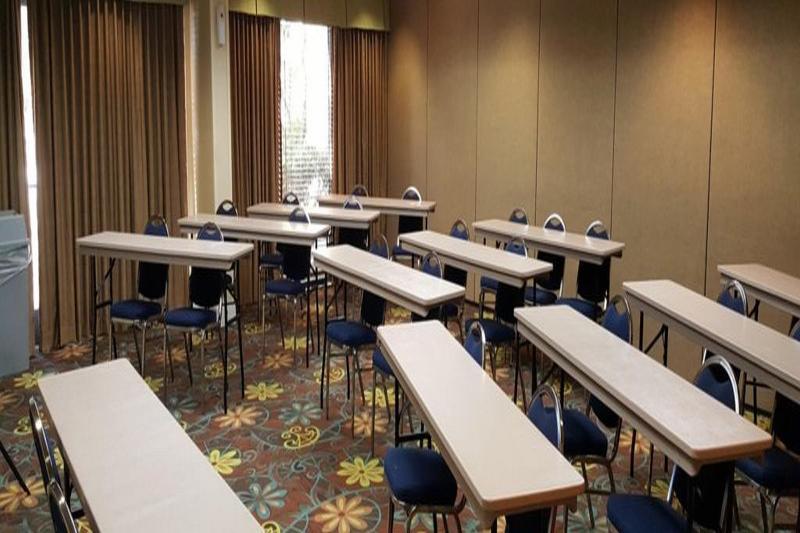 Holiday Inn Express & Suites Wilmington-University Center By Ihg Экстерьер фото