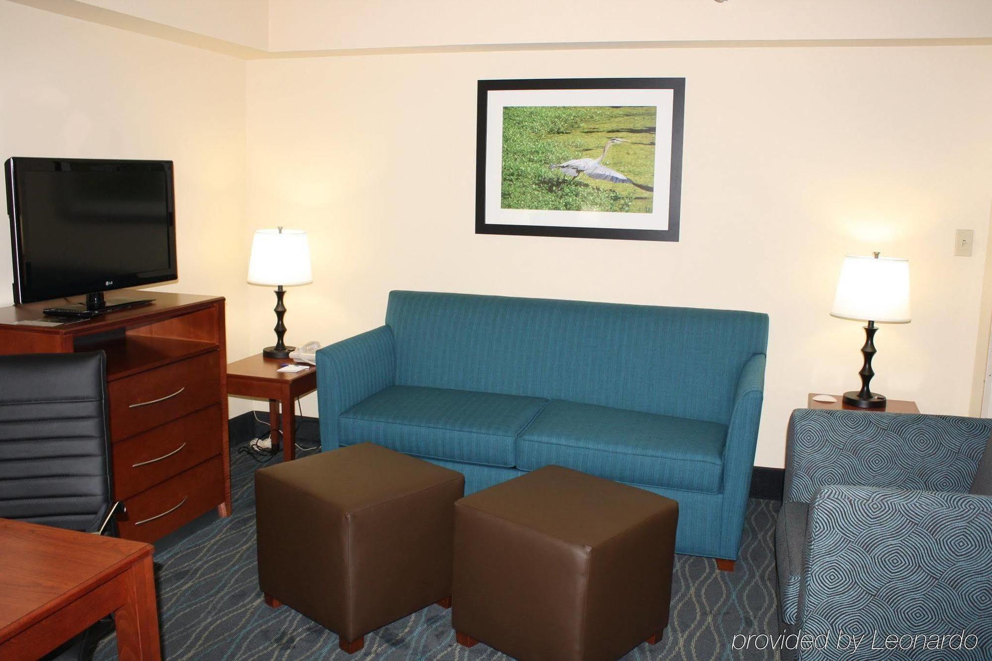 Holiday Inn Express & Suites Wilmington-University Center By Ihg Экстерьер фото