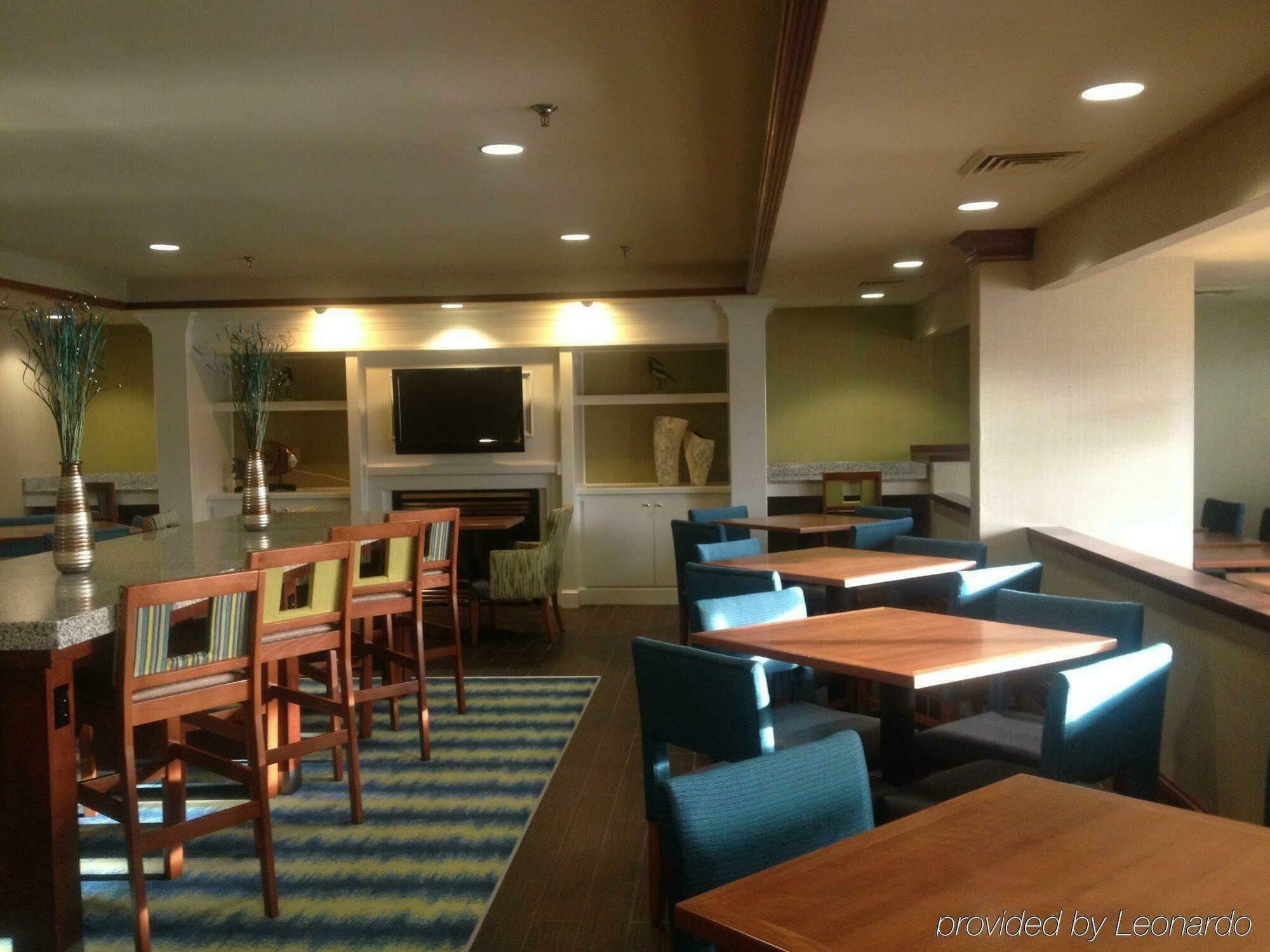 Holiday Inn Express & Suites Wilmington-University Center By Ihg Экстерьер фото