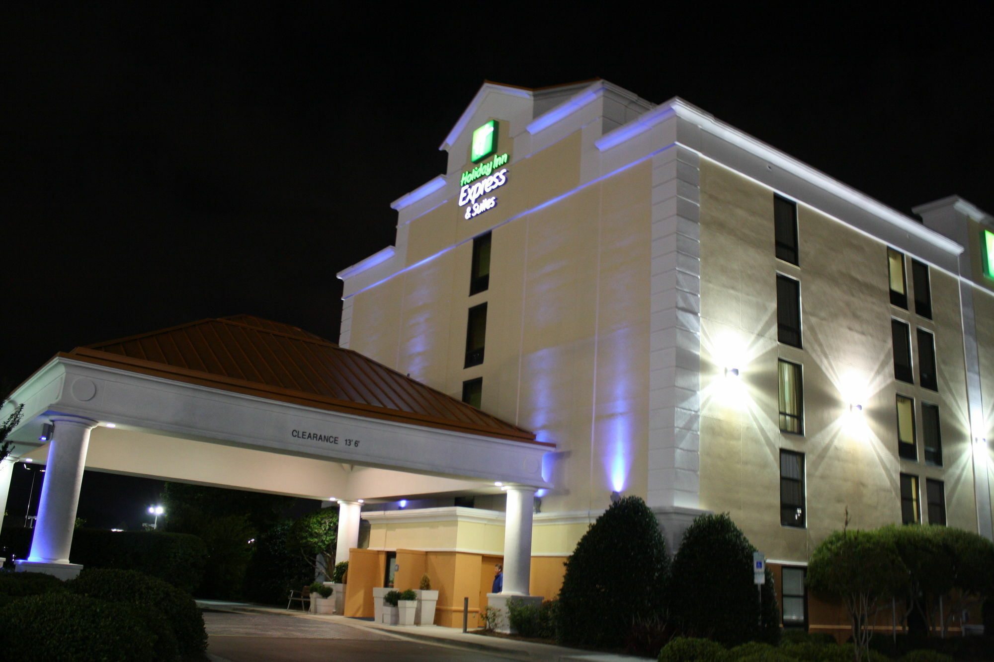 Holiday Inn Express & Suites Wilmington-University Center By Ihg Экстерьер фото